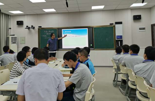 县职教中心奏响质量提升“六部曲”业务培训